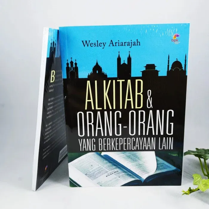 Buku Alkitab dan Orang-orang Yang Berkepercayaan Lain oleh Wesley Ariarajah