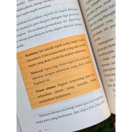 Buku The First Minute oleh Chris Fenning
