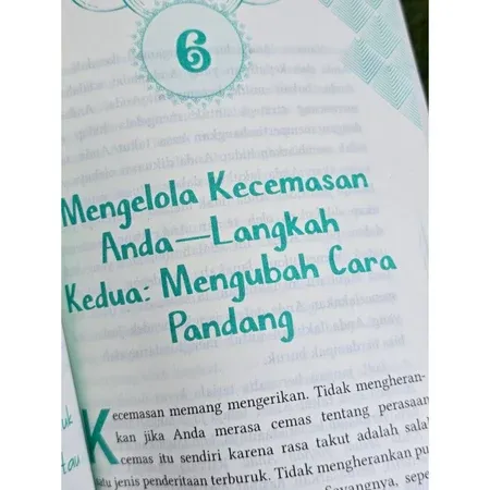 Buku Overcoming Anxiety (Berdamai dengan Rasa Cemas Untuk Hidup yang Lebih Tenang dan Bahagia) oleh Dr. Tim Cantopher